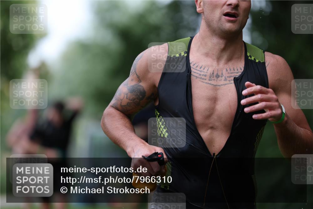 15.06.2025 - 7 Türme Triathlon Michael Strokosch http://msf.ph/oto/7966310 15.06.2025 12:20:27 Schwimmen 438, 499, 573, 595, 604, 610, 613, 634 meine-sportfotos.de