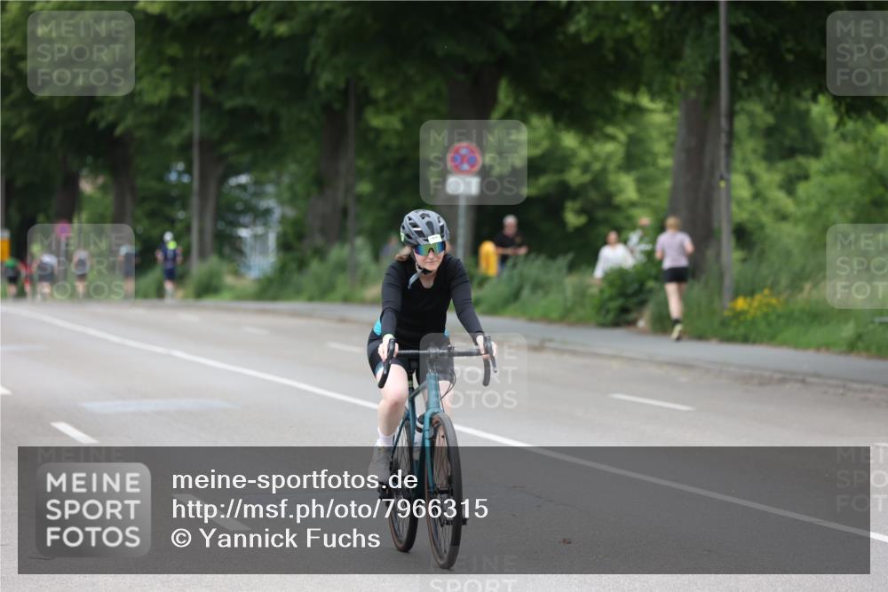 15.06.2025 - 7 Türme Triathlon Yannick Fuchs http://msf.ph/oto/7966315 15.06.2025 14:02:48 Radfahren 824 meine-sportfotos.de