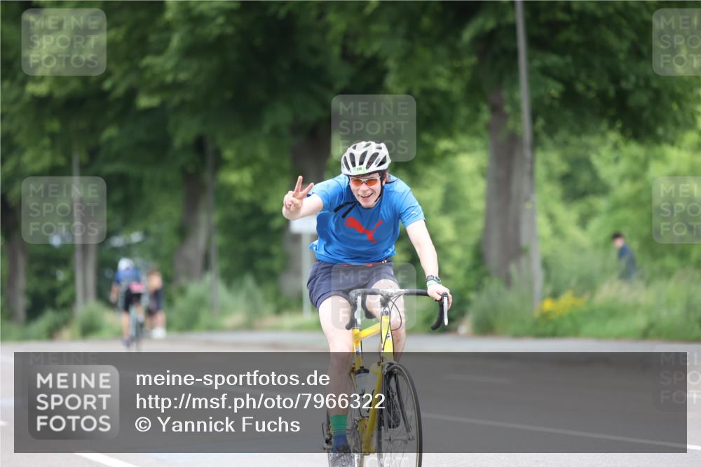 15.06.2025 - 7 Türme Triathlon Yannick Fuchs http://msf.ph/oto/7966322 15.06.2025 11:17:18 Radfahren 230 meine-sportfotos.de