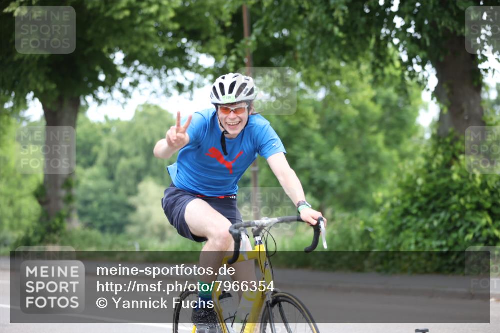 15.06.2025 - 7 Türme Triathlon Yannick Fuchs http://msf.ph/oto/7966354 15.06.2025 11:17:19 Radfahren 230 meine-sportfotos.de