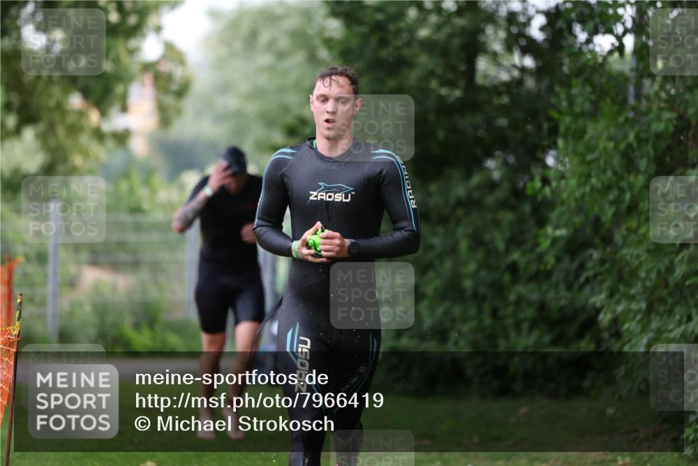 15.06.2025 - 7 Türme Triathlon Michael Strokosch http://msf.ph/oto/7966419 15.06.2025 12:20:35 Schwimmen 385, 438, 499, 573, 610, 613, 634 meine-sportfotos.de
