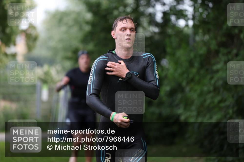 15.06.2025 - 7 Türme Triathlon Michael Strokosch http://msf.ph/oto/7966446 15.06.2025 12:20:36 Schwimmen 385, 438, 499, 573, 610, 613, 634 meine-sportfotos.de
