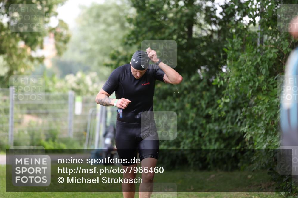 15.06.2025 - 7 Türme Triathlon Michael Strokosch http://msf.ph/oto/7966460 15.06.2025 12:20:37 Schwimmen 385, 438, 499, 557, 573, 610, 613, 634 meine-sportfotos.de