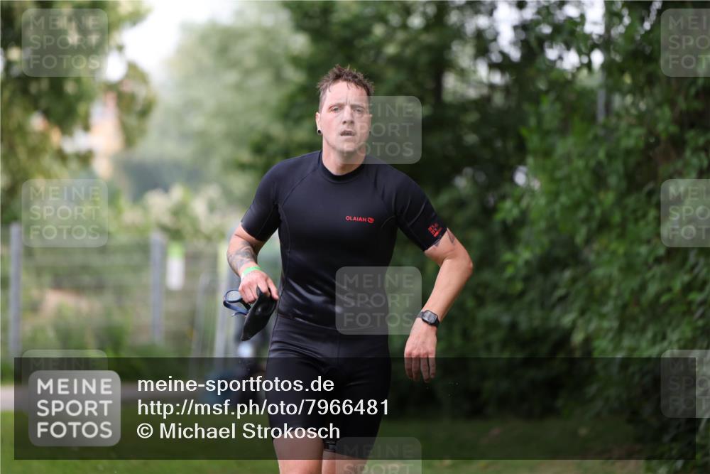 15.06.2025 - 7 Türme Triathlon Michael Strokosch http://msf.ph/oto/7966481 15.06.2025 12:20:38 Schwimmen 385, 438, 499, 557, 573, 610, 613, 634 meine-sportfotos.de