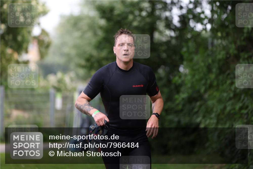15.06.2025 - 7 Türme Triathlon Michael Strokosch http://msf.ph/oto/7966484 15.06.2025 12:20:38 Schwimmen 385, 438, 499, 557, 573, 610, 613, 634 meine-sportfotos.de