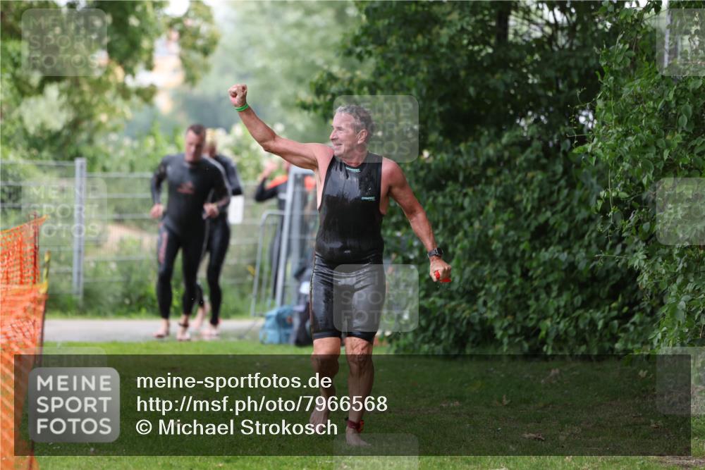 15.06.2025 - 7 Türme Triathlon Michael Strokosch http://msf.ph/oto/7966568 15.06.2025 12:20:51 Schwimmen 385, 434, 557, 568, 597, 625 meine-sportfotos.de