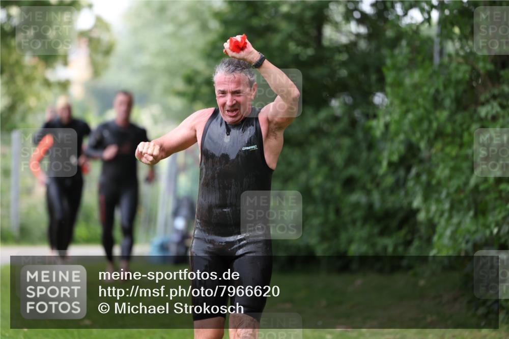 15.06.2025 - 7 Türme Triathlon Michael Strokosch http://msf.ph/oto/7966620 15.06.2025 12:20:54 Schwimmen 385, 434, 557, 568, 597, 625 meine-sportfotos.de