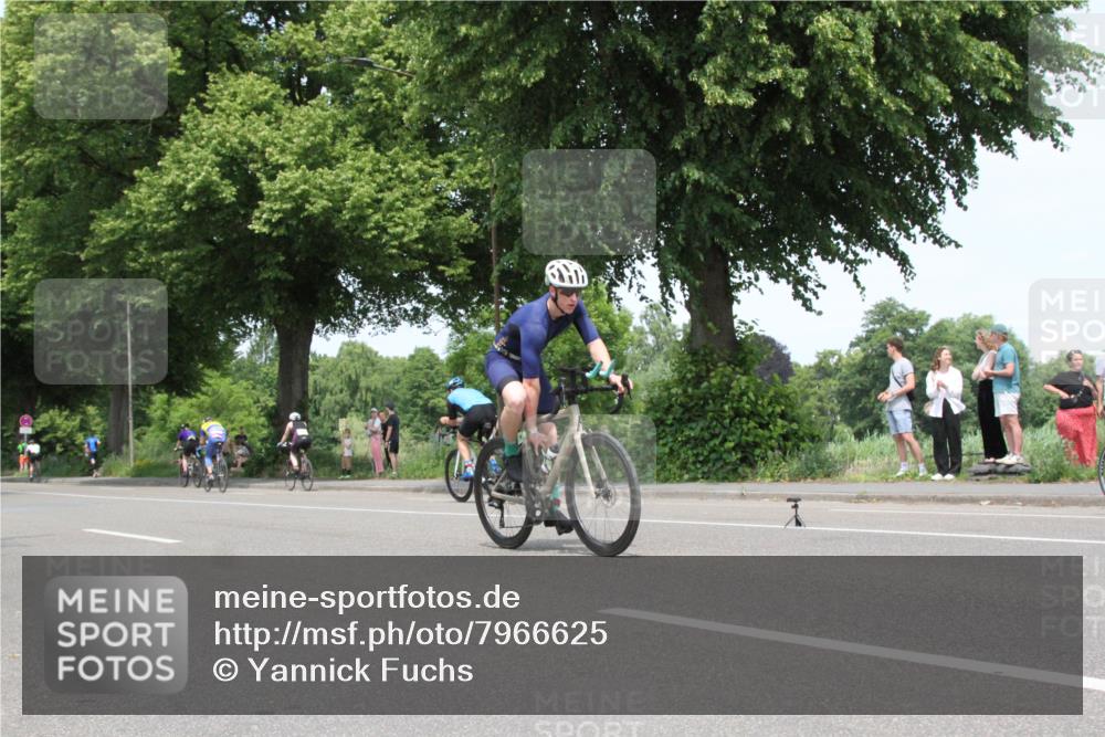 15.06.2025 - 7 Türme Triathlon Yannick Fuchs http://msf.ph/oto/7966625 15.06.2025 13:19:08 Radfahren  meine-sportfotos.de