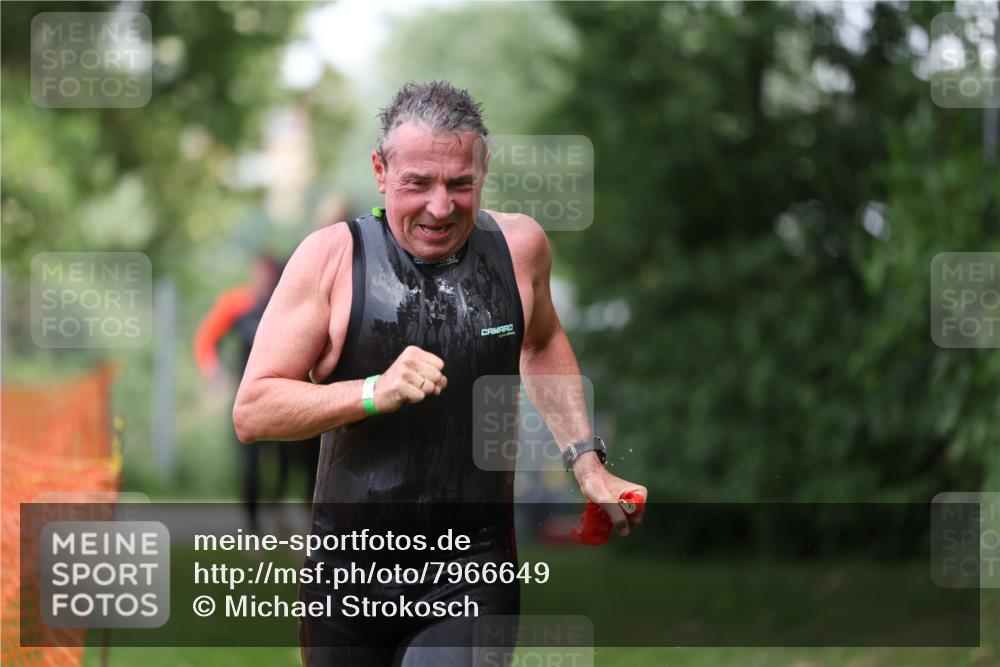 15.06.2025 - 7 Türme Triathlon Michael Strokosch http://msf.ph/oto/7966649 15.06.2025 12:20:55 Schwimmen 385, 434, 557, 568, 592, 597, 625 meine-sportfotos.de