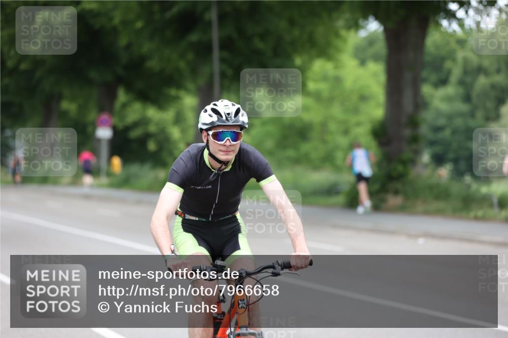 15.06.2025 - 7 Türme Triathlon Yannick Fuchs http://msf.ph/oto/7966658 15.06.2025 14:08:13 Radfahren 1158 meine-sportfotos.de
