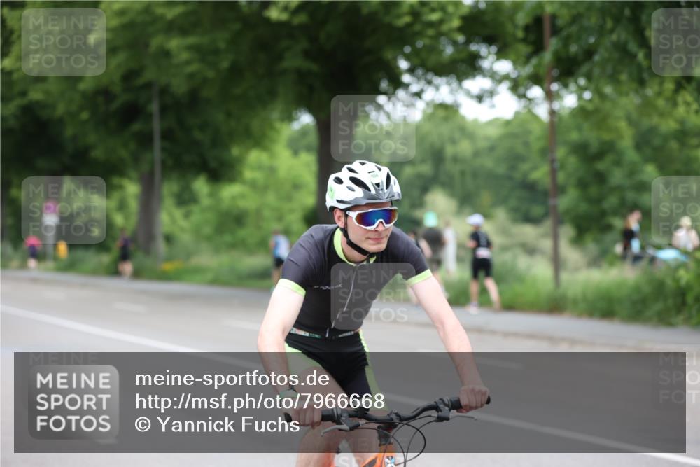 15.06.2025 - 7 Türme Triathlon Yannick Fuchs http://msf.ph/oto/7966668 15.06.2025 14:08:13 Radfahren 1158 meine-sportfotos.de