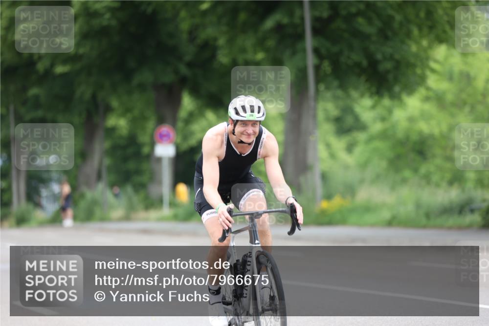 15.06.2025 - 7 Türme Triathlon Yannick Fuchs http://msf.ph/oto/7966675 15.06.2025 11:17:57 Radfahren 262, 273, 316 meine-sportfotos.de