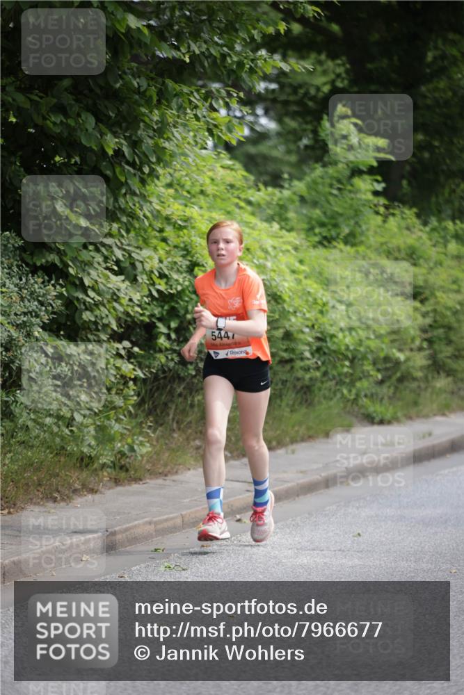 15.06.2025 - REWE Women's Run Jannik Wohlers http://msf.ph/oto/7966677 15.06.2025 10:01:47 Laufen 5447 meine-sportfotos.de