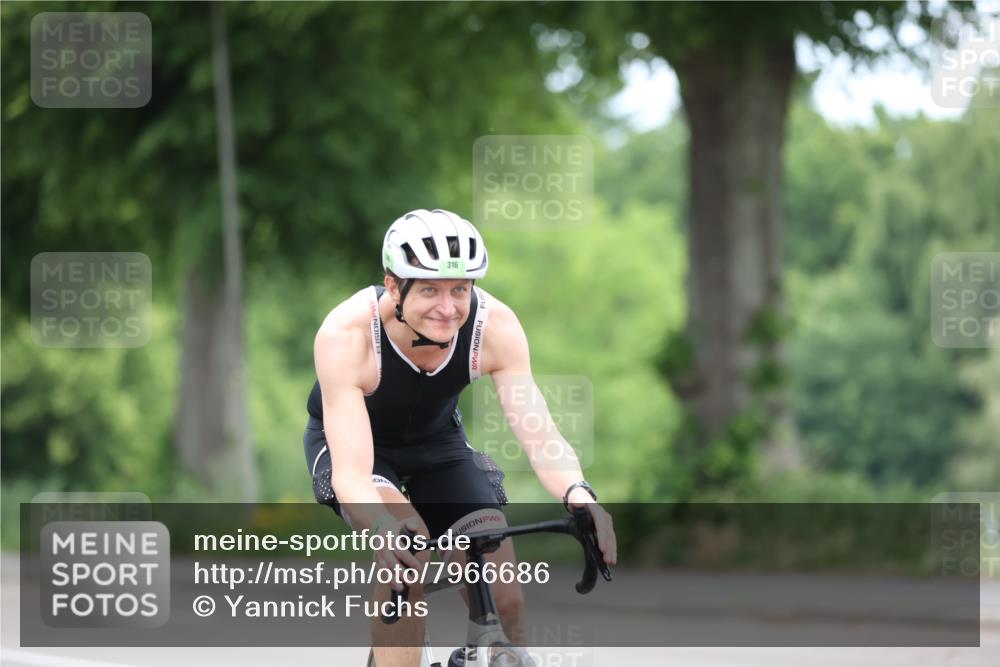 15.06.2025 - 7 Türme Triathlon Yannick Fuchs http://msf.ph/oto/7966686 15.06.2025 11:17:57 Radfahren 262, 273, 316 meine-sportfotos.de