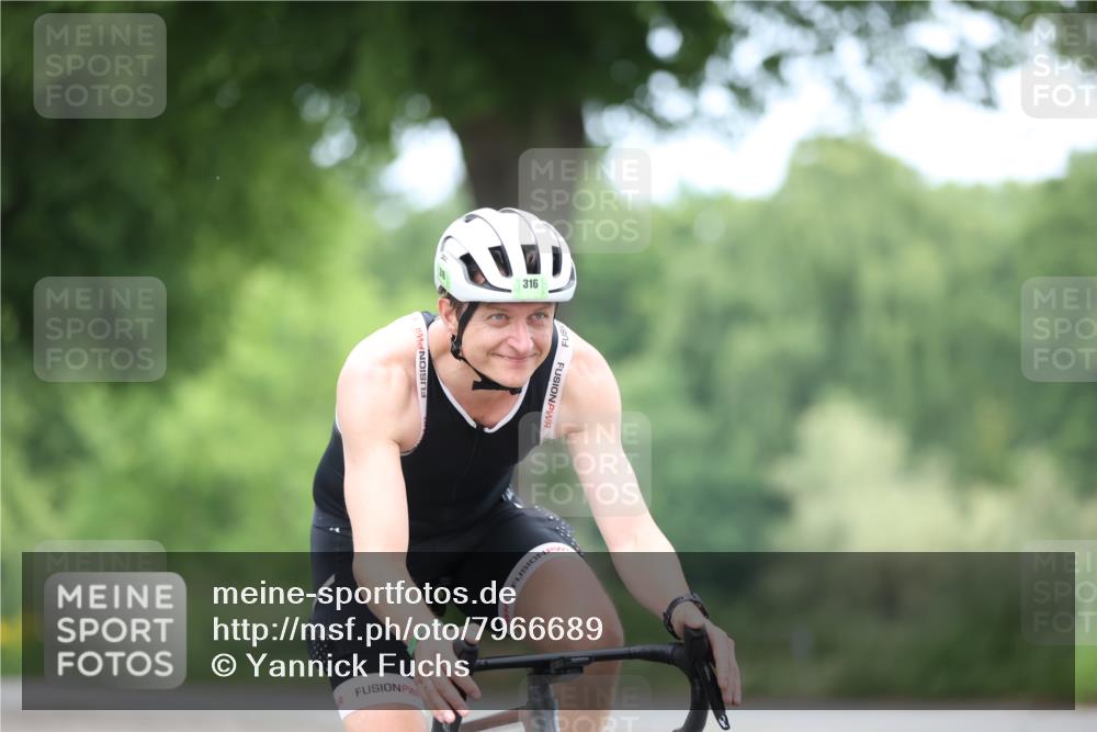 15.06.2025 - 7 Türme Triathlon Yannick Fuchs http://msf.ph/oto/7966689 15.06.2025 11:17:58 Radfahren 262, 273, 274, 316 meine-sportfotos.de