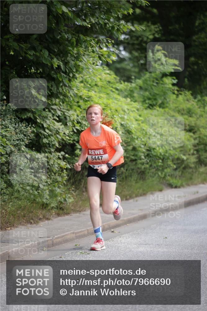 15.06.2025 - REWE Women's Run Jannik Wohlers http://msf.ph/oto/7966690 15.06.2025 10:01:48 Laufen 5447 meine-sportfotos.de