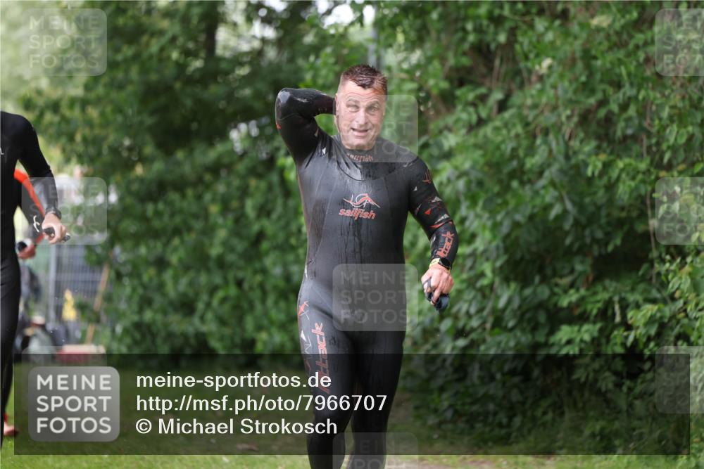 15.06.2025 - 7 Türme Triathlon Michael Strokosch http://msf.ph/oto/7966707 15.06.2025 12:20:59 Schwimmen 385, 434, 557, 568, 592, 597, 625, 674 meine-sportfotos.de