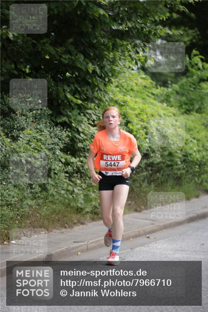 15.06.2025 - REWE Women's Run Jannik Wohlers http://msf.ph/oto/7966710 15.06.2025 10:01:48 Laufen 5447 meine-sportfotos.de