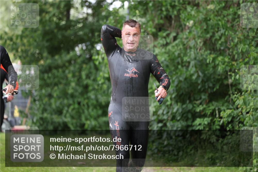 15.06.2025 - 7 Türme Triathlon Michael Strokosch http://msf.ph/oto/7966712 15.06.2025 12:20:59 Schwimmen 385, 434, 557, 568, 592, 597, 625, 674 meine-sportfotos.de