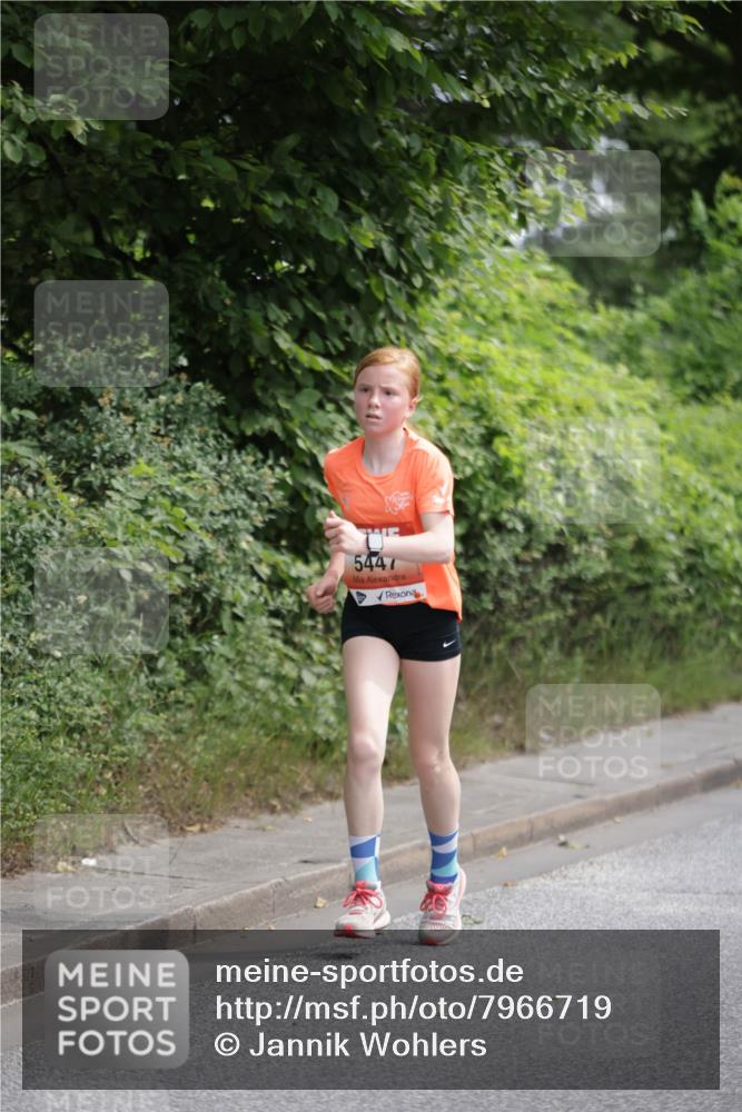 15.06.2025 - REWE Women's Run Jannik Wohlers http://msf.ph/oto/7966719 15.06.2025 10:01:48 Laufen 5447 meine-sportfotos.de