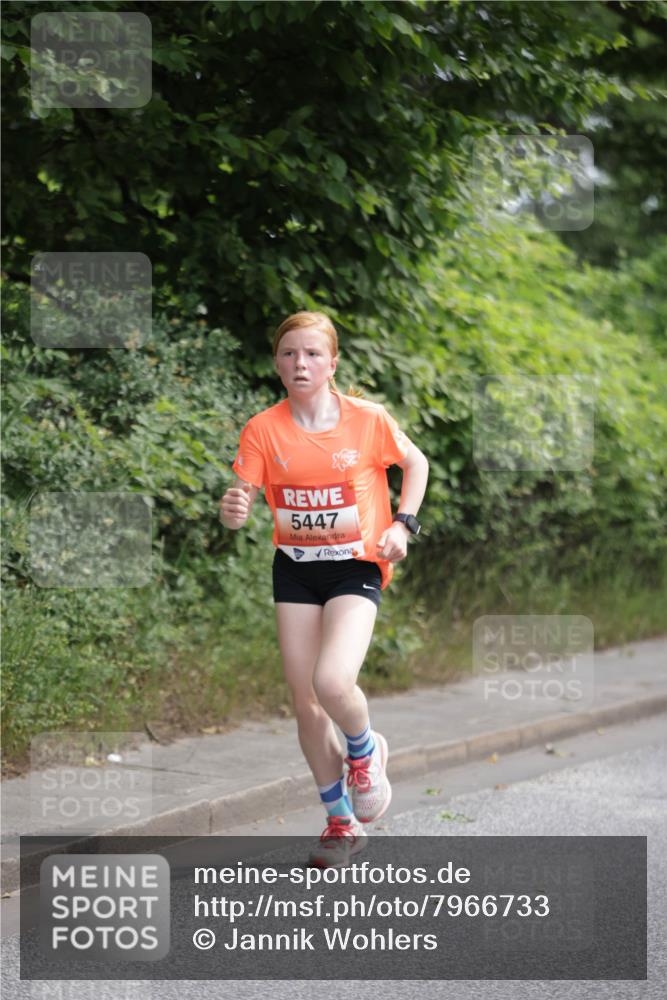 15.06.2025 - REWE Women's Run Jannik Wohlers http://msf.ph/oto/7966733 15.06.2025 10:01:48 Laufen 5447 meine-sportfotos.de