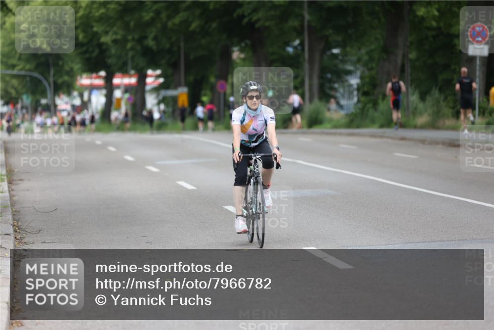 15.06.2025 - 7 Türme Triathlon Yannick Fuchs http://msf.ph/oto/7966782 15.06.2025 14:08:49 Radfahren 294, 838 meine-sportfotos.de