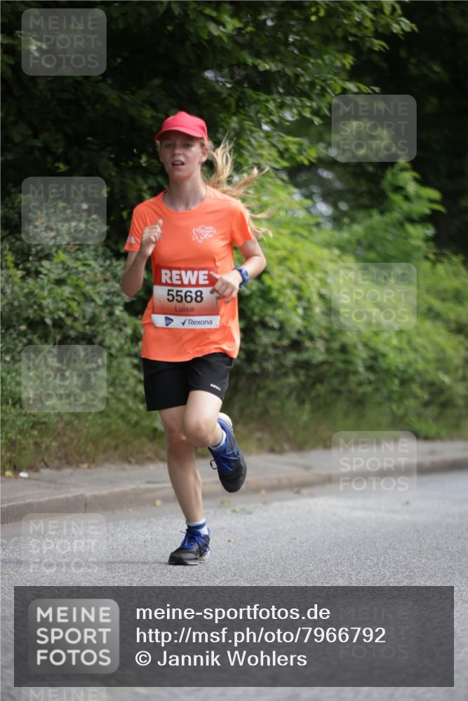 15.06.2025 - REWE Women's Run Jannik Wohlers http://msf.ph/oto/7966792 15.06.2025 10:01:54 Laufen 5568 meine-sportfotos.de