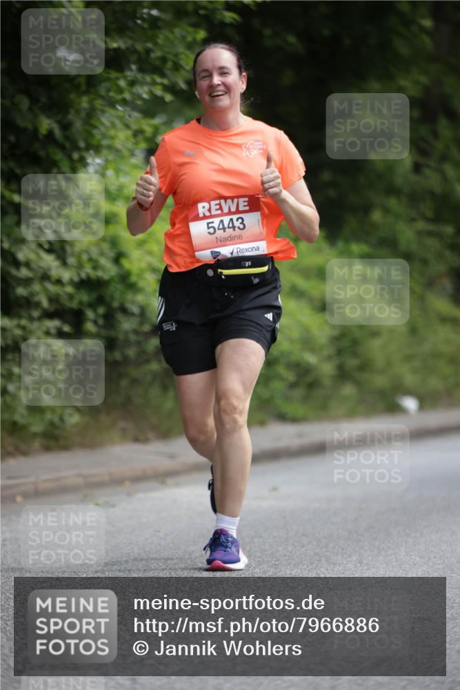 15.06.2025 - REWE Women's Run Jannik Wohlers http://msf.ph/oto/7966886 15.06.2025 10:02:00 Laufen 5443 meine-sportfotos.de