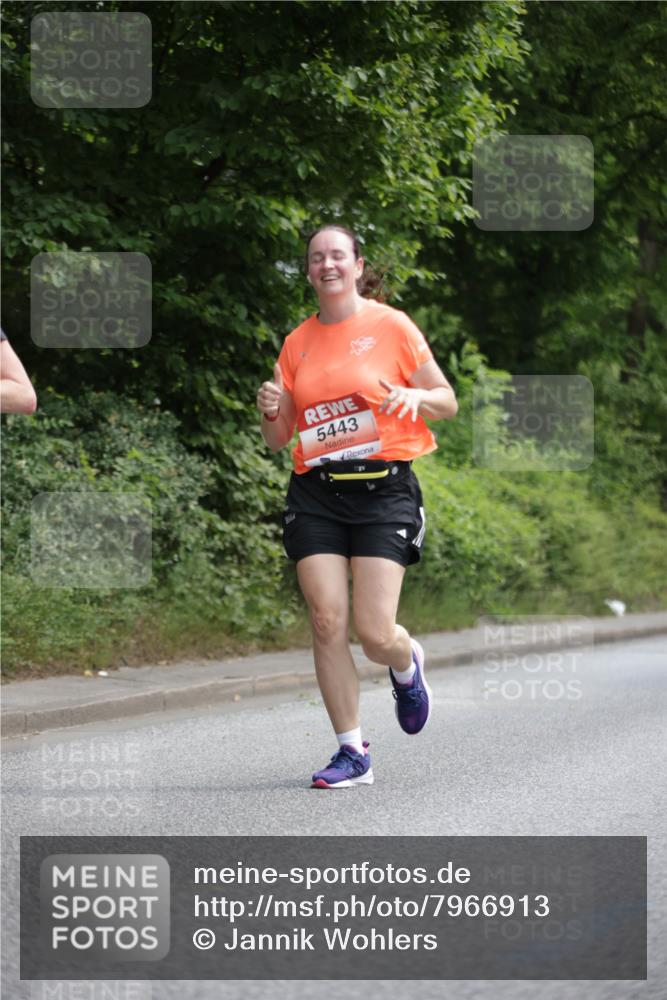 15.06.2025 - REWE Women's Run Jannik Wohlers http://msf.ph/oto/7966913 15.06.2025 10:02:01 Laufen 5443 meine-sportfotos.de