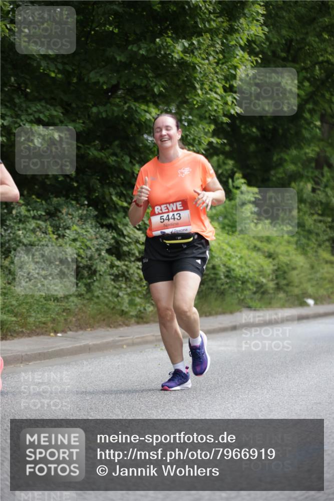 15.06.2025 - REWE Women's Run Jannik Wohlers http://msf.ph/oto/7966919 15.06.2025 10:02:01 Laufen 5443 meine-sportfotos.de