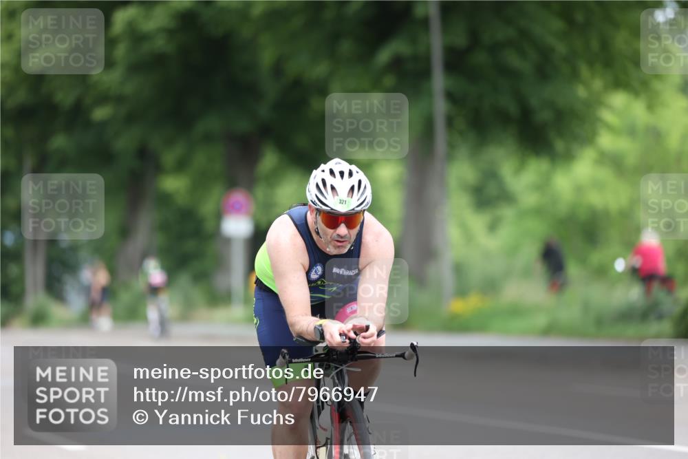 15.06.2025 - 7 Türme Triathlon Yannick Fuchs http://msf.ph/oto/7966947 15.06.2025 11:19:37 Radfahren 282, 321 meine-sportfotos.de