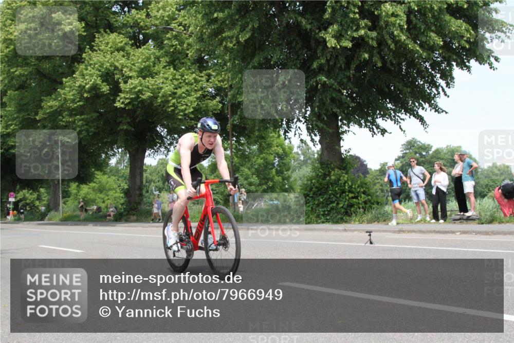 15.06.2025 - 7 Türme Triathlon Yannick Fuchs http://msf.ph/oto/7966949 15.06.2025 13:21:39 Radfahren  meine-sportfotos.de