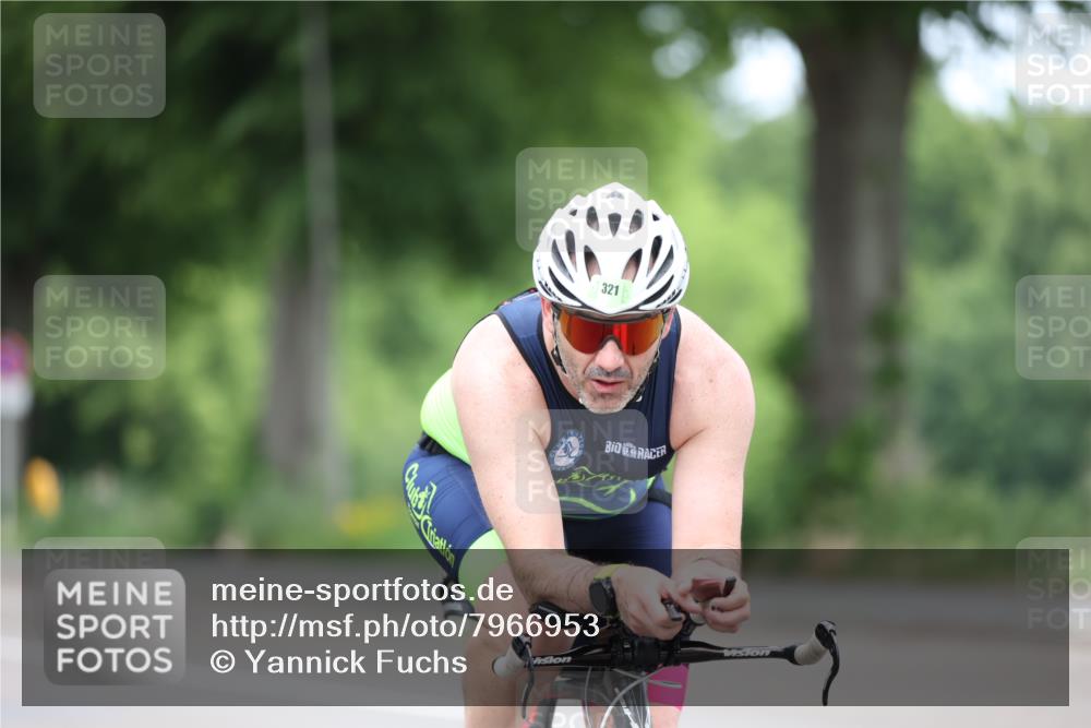 15.06.2025 - 7 Türme Triathlon Yannick Fuchs http://msf.ph/oto/7966953 15.06.2025 11:19:37 Radfahren 282, 321 meine-sportfotos.de