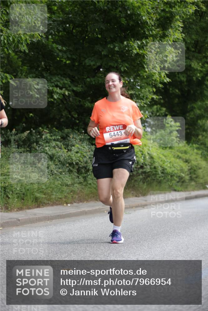15.06.2025 - REWE Women's Run Jannik Wohlers http://msf.ph/oto/7966954 15.06.2025 10:02:01 Laufen 5443 meine-sportfotos.de