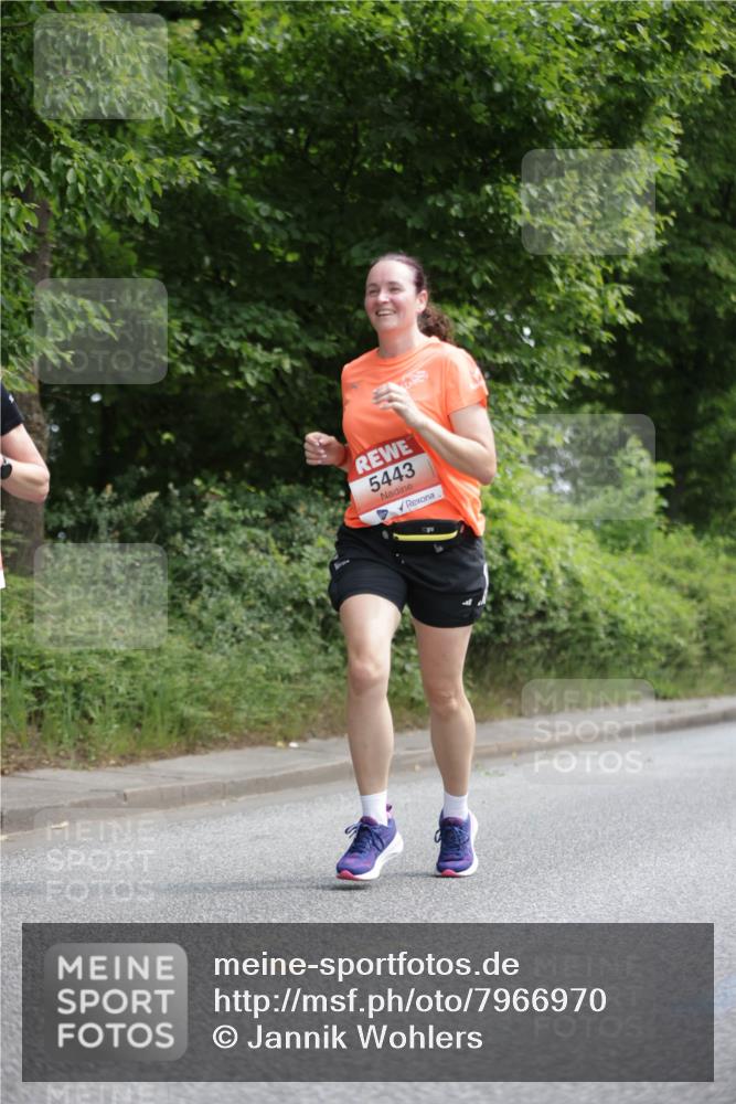 15.06.2025 - REWE Women's Run Jannik Wohlers http://msf.ph/oto/7966970 15.06.2025 10:02:01 Laufen 5443 meine-sportfotos.de