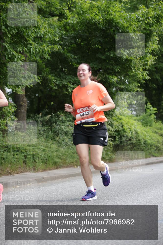 15.06.2025 - REWE Women's Run Jannik Wohlers http://msf.ph/oto/7966982 15.06.2025 10:02:01 Laufen 5443 meine-sportfotos.de