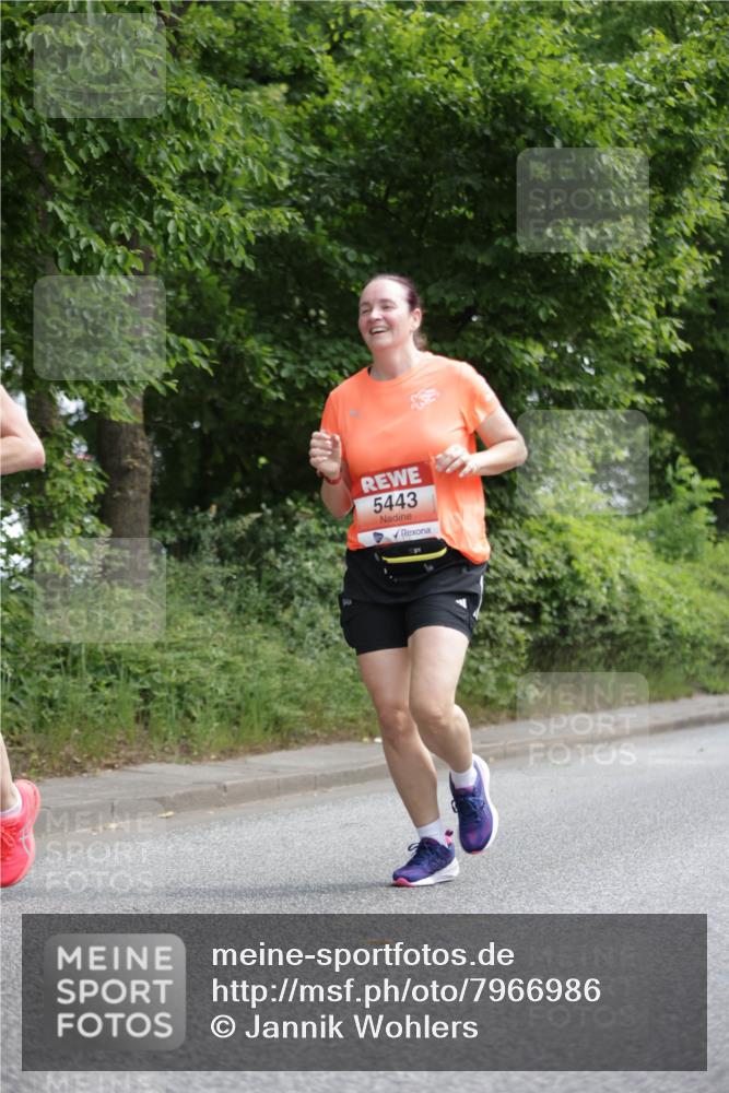 15.06.2025 - REWE Women's Run Jannik Wohlers http://msf.ph/oto/7966986 15.06.2025 10:02:02 Laufen 5443 meine-sportfotos.de
