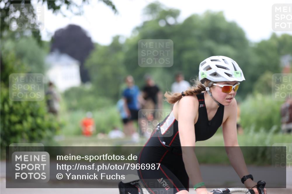 15.06.2025 - 7 Türme Triathlon Yannick Fuchs http://msf.ph/oto/7966987 15.06.2025 14:11:03 Radfahren  meine-sportfotos.de