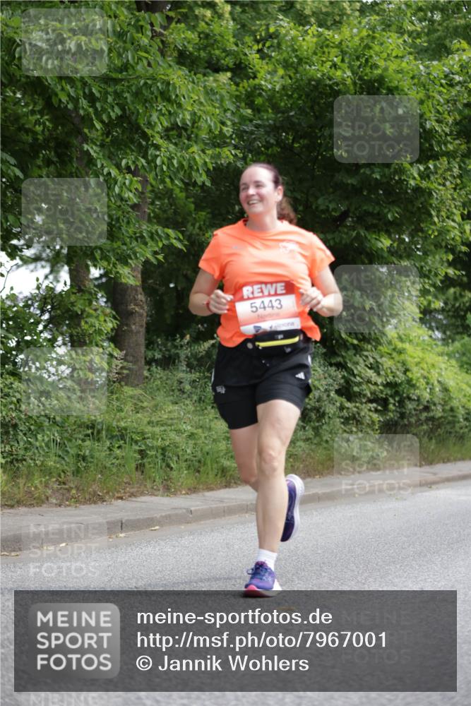 15.06.2025 - REWE Women's Run Jannik Wohlers http://msf.ph/oto/7967001 15.06.2025 10:02:02 Laufen 5443 meine-sportfotos.de