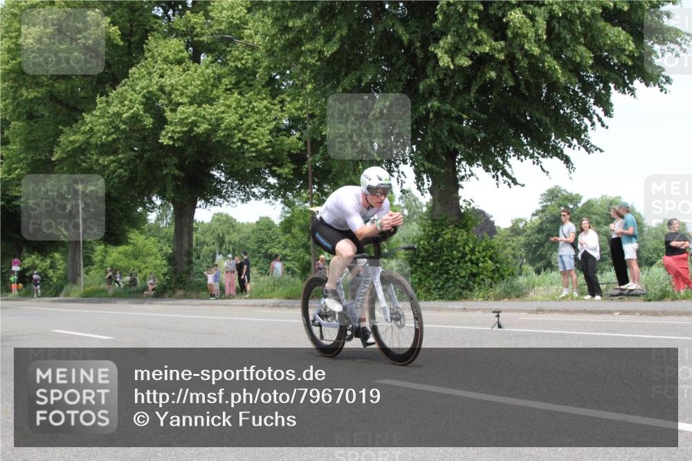 15.06.2025 - 7 Türme Triathlon Yannick Fuchs http://msf.ph/oto/7967019 15.06.2025 13:22:20 Radfahren  meine-sportfotos.de