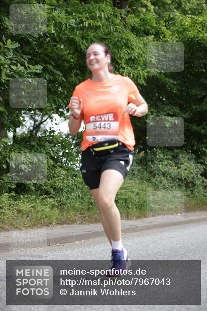 15.06.2025 - REWE Women's Run Jannik Wohlers http://msf.ph/oto/7967043 15.06.2025 10:02:02 Laufen 5443 meine-sportfotos.de
