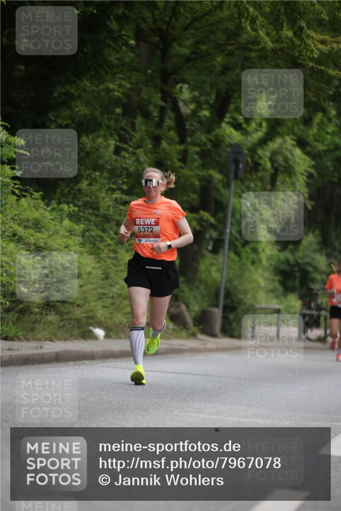 15.06.2025 - REWE Women's Run Jannik Wohlers http://msf.ph/oto/7967078 15.06.2025 10:02:11 Laufen 5372 meine-sportfotos.de