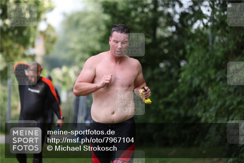 15.06.2025 - 7 Türme Triathlon Michael Strokosch http://msf.ph/oto/7967104 15.06.2025 12:21:34 Schwimmen 360, 386, 390, 492, 515, 534, 577, 626, 664, 665, 680 meine-sportfotos.de