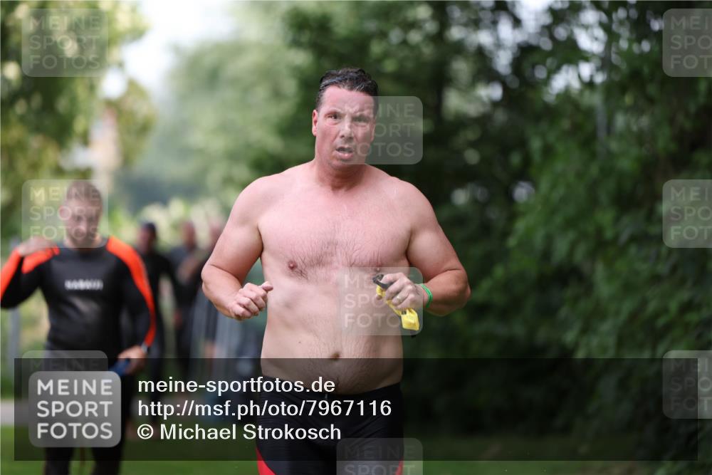 15.06.2025 - 7 Türme Triathlon Michael Strokosch http://msf.ph/oto/7967116 15.06.2025 12:21:34 Schwimmen 360, 386, 390, 492, 515, 534, 577, 626, 664, 665, 680 meine-sportfotos.de