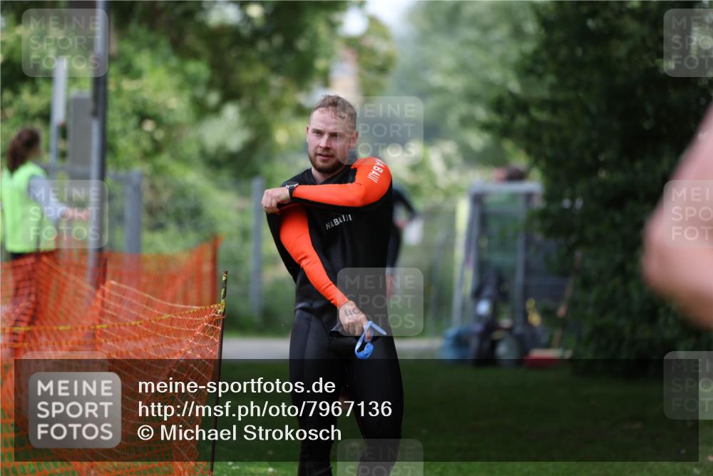 15.06.2025 - 7 Türme Triathlon Michael Strokosch http://msf.ph/oto/7967136 15.06.2025 12:21:36 Schwimmen 360, 386, 390, 409, 492, 515, 534, 577, 626, 664, 665, 680 meine-sportfotos.de