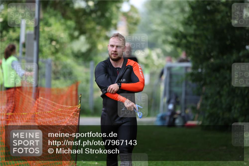 15.06.2025 - 7 Türme Triathlon Michael Strokosch http://msf.ph/oto/7967143 15.06.2025 12:21:36 Schwimmen 360, 386, 390, 409, 492, 515, 534, 577, 626, 664, 665, 680 meine-sportfotos.de