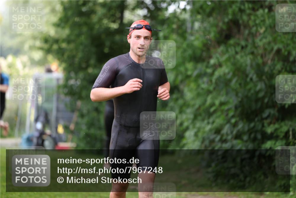 15.06.2025 - 7 Türme Triathlon Michael Strokosch http://msf.ph/oto/7967248 15.06.2025 12:21:50 Schwimmen 360, 386, 390, 409, 454, 492, 577, 578, 596, 623, 641, 664, 680 meine-sportfotos.de