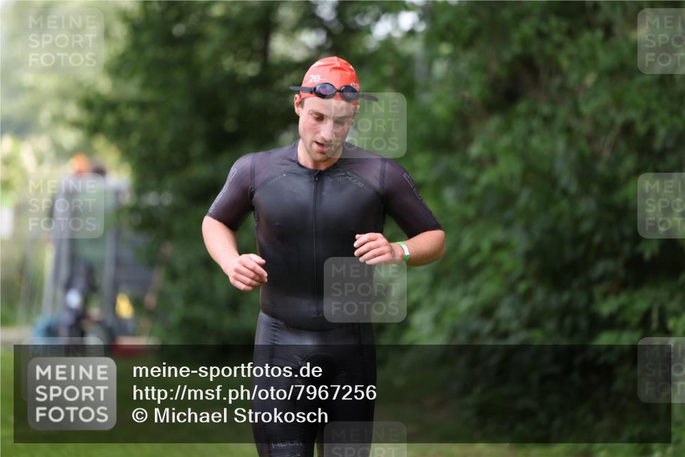 15.06.2025 - 7 Türme Triathlon Michael Strokosch http://msf.ph/oto/7967256 15.06.2025 12:21:51 Schwimmen 360, 386, 390, 409, 454, 492, 577, 578, 596, 623, 641, 664, 680 meine-sportfotos.de