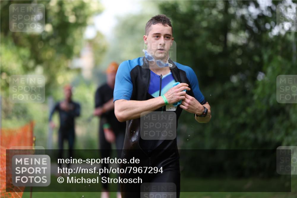 15.06.2025 - 7 Türme Triathlon Michael Strokosch http://msf.ph/oto/7967294 15.06.2025 12:21:58 Schwimmen 360, 386, 402, 409, 454, 577, 578, 586, 596, 623, 641, 664 meine-sportfotos.de