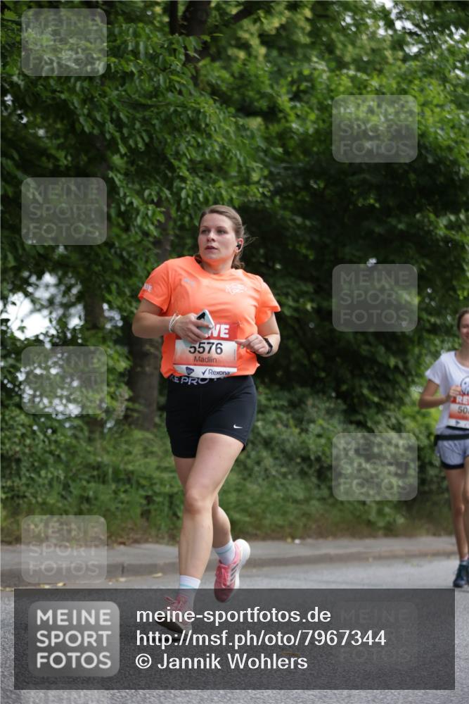 15.06.2025 - REWE Women's Run Jannik Wohlers http://msf.ph/oto/7967344 15.06.2025 10:02:22 Laufen 5576 meine-sportfotos.de